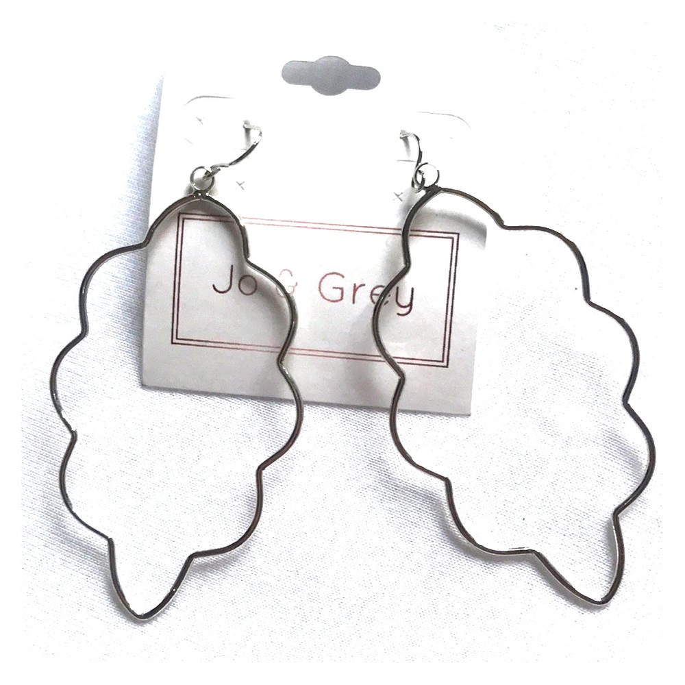 3/$20 🌟 Fun silver cloud shaped earrings